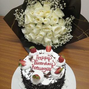 HALF KG CAKE & WHITE ROSES BOUQUET